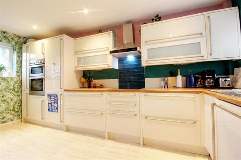 2 Beckets Square, Berkhamsted, HP4 1BZ