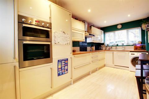 2 Beckets Square, Berkhamsted, HP4 1BZ