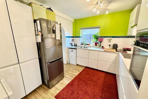 3 bedroom house for sale, Cae Person, Llanrwst