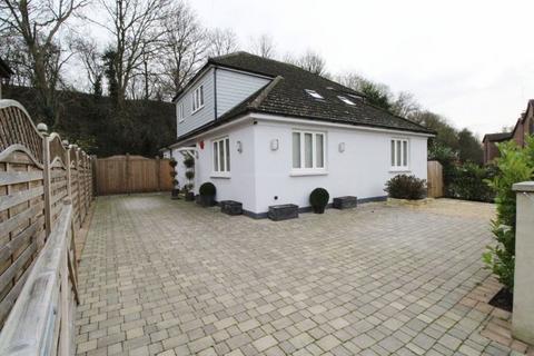 4 bedroom detached house to rent, Darenth Lane, Dunton Green TN13 2XR