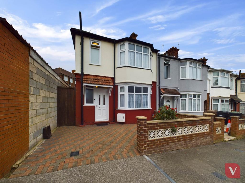 Beverley Road, Luton LU4 3 bed end of terrace house for sale £325,000