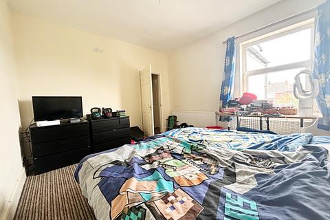 148 Central Road, Hugglescote, Coalville, LE67 2FF