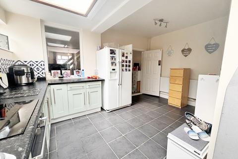 148 Central Road, Hugglescote, Coalville, LE67 2FF
