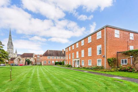 3 bedroom flat for sale, The Close, Salisbury