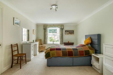 3 bedroom flat for sale, The Close, Salisbury