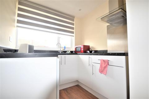 1 bedroom in a house share to rent, Homesdale Road Bromley BR2