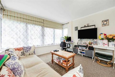 2 bedroom flat to rent, Elm Court, Love Lane, Woodford Green