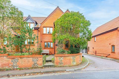 4 bedroom end of terrace house for sale, Firemens Close, Mundesley