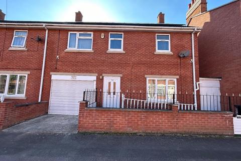 5 bedroom townhouse to rent, Newington Street, Leicester