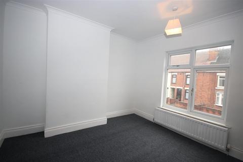 2 bedroom end of terrace house to rent, Heath End Road, Nuneaton