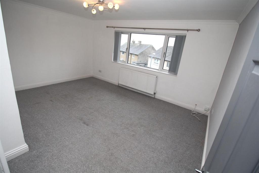 Glamis Drive, Greenock 2 bed flat for sale £65,000