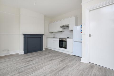 2 bedroom apartment to rent, Arica Road London SE4