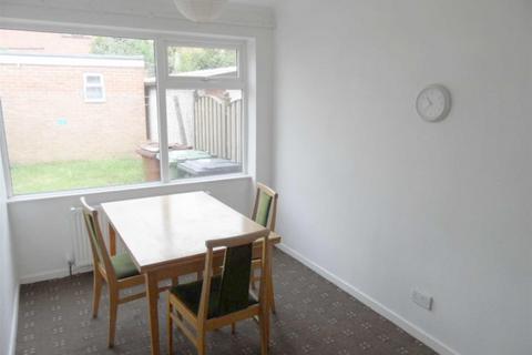 3 bedroom detached house to rent, Greenhill Chase, Wortley, Leeds