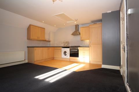 2 bedroom flat to rent, High Street, Kent ME10