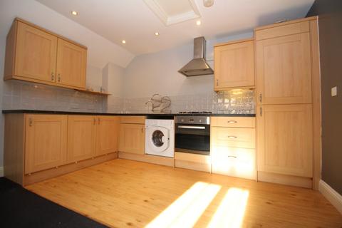 2 bedroom flat to rent, High Street, Kent ME10