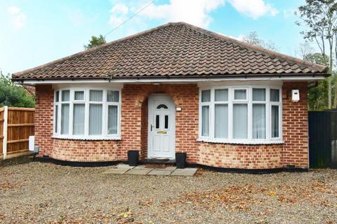 3 bedroom bungalow to rent, Woodside Road, Norwich, NR7