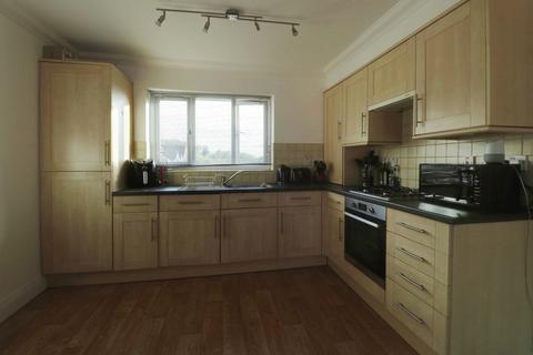 2 bedroom flat to rent, Lower Southend Road, Wickford, SS11