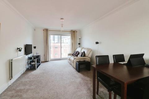 2 bedroom flat to rent, Lower Southend Road, Wickford, SS11