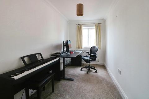 2 bedroom flat to rent, Lower Southend Road, Wickford, SS11