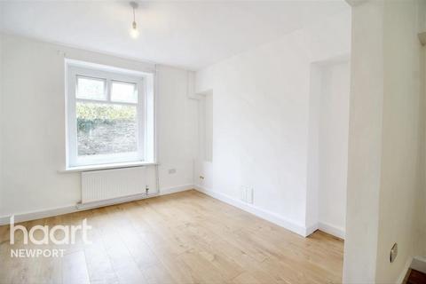 3 bedroom flat to rent, Thorne Avenue