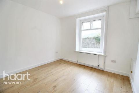 3 bedroom flat to rent, Thorne Avenue