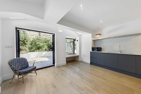 5 bedroom terraced house to rent, Hadyn Park Road, London W12