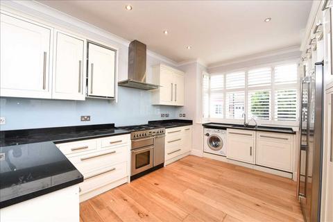 3 bedroom end of terrace house to rent, Wincanton Road, Southfields