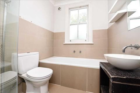 3 bedroom end of terrace house to rent, Wincanton Road, Southfields