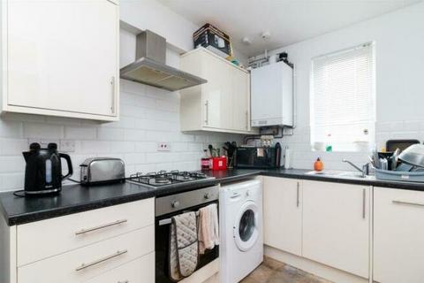 2 bedroom terraced house to rent, Warwick Street, Nottingham, Nottinghamshire, NG7