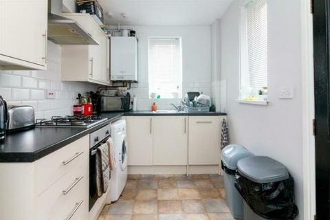 2 bedroom terraced house to rent, Warwick Street, Nottingham, Nottinghamshire, NG7