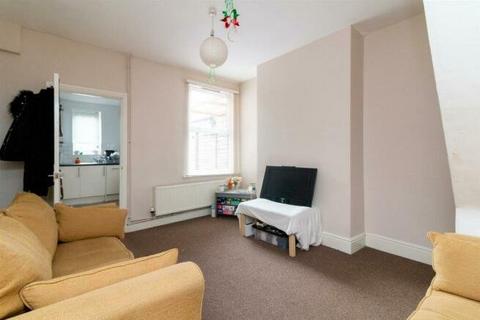 2 bedroom terraced house to rent, Warwick Street, Nottingham, Nottinghamshire, NG7