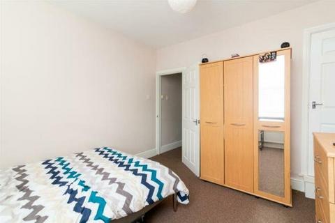 2 bedroom terraced house to rent, Warwick Street, Nottingham, Nottinghamshire, NG7