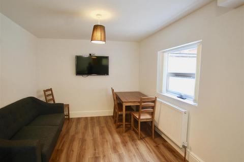 3 bedroom flat to rent, Derby Road, Nottingham, Nottinghamshire, NG1