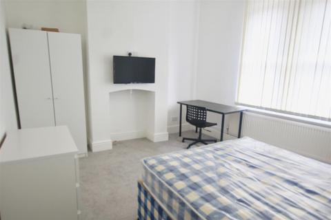 3 bedroom flat to rent, Derby Road, Nottingham, Nottinghamshire, NG1