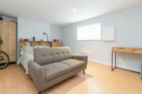 6 bedroom end of terrace house to rent, Burns Street, Nottingham, Nottinghamshire, NG7