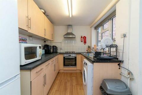 6 bedroom end of terrace house to rent, Burns Street, Nottingham, Nottinghamshire, NG7