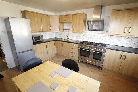 2 bedroom terraced house to rent, Lismore Close, Nottingham, Nottinghamshire, NG7