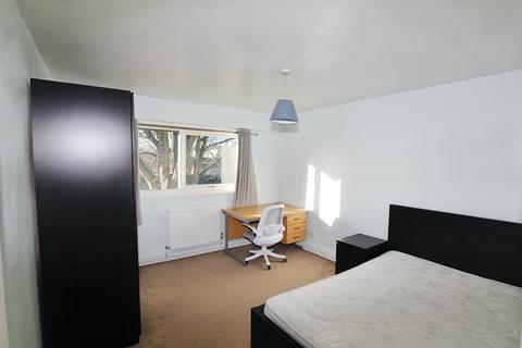 2 bedroom terraced house to rent, Lismore Close, Nottingham, Nottinghamshire, NG7