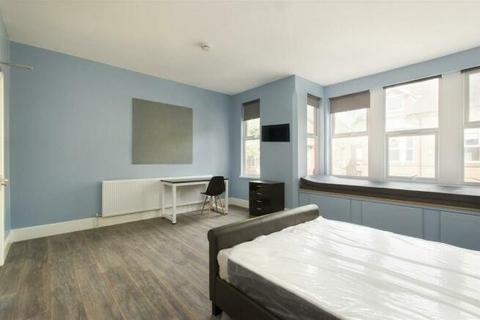 6 bedroom semi-detached house to rent, Derby Grove, Nottingham, Nottinghamshire, NG7