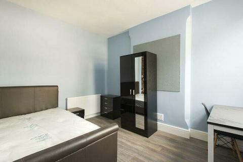 6 bedroom terraced house to rent, Derby Grove, Nottingham, Nottinghamshire, NG7