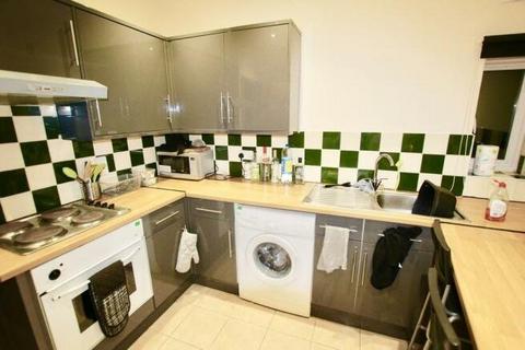 3 bedroom flat to rent, Mount Hooton Road, Nottingham, Nottinghamshire, NG7