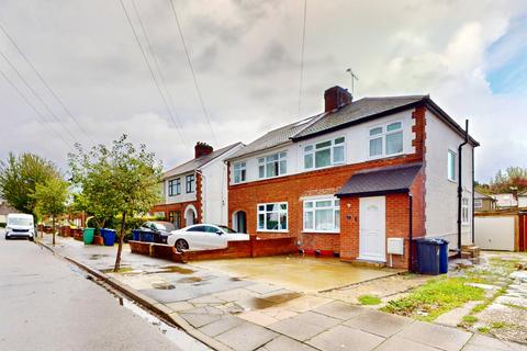 3 bedroom semi-detached house to rent, Parkfield Avenue, Northolt, UB5