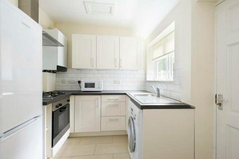 4 bedroom terraced house to rent, All Saints Terrace, Nottingham, Nottinghamshire, NG7