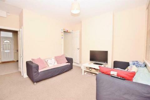 2 bedroom terraced house to rent, Warwick Street, Nottingham, Nottinghamshire, NG7