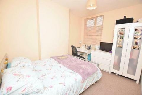 2 bedroom terraced house to rent, Warwick Street, Nottingham, Nottinghamshire, NG7