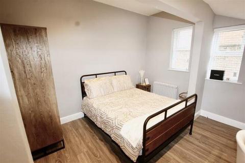 2 bedroom flat to rent, Larkdale Street, Nottingham, Nottinghamshire, NG7