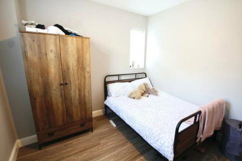 2 bedroom flat to rent, Larkdale Street, Nottingham, Nottinghamshire, NG7