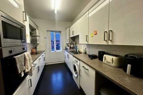 6 bedroom terraced house to rent, Raleigh Street, Nottingham, Nottinghamshire, NG7