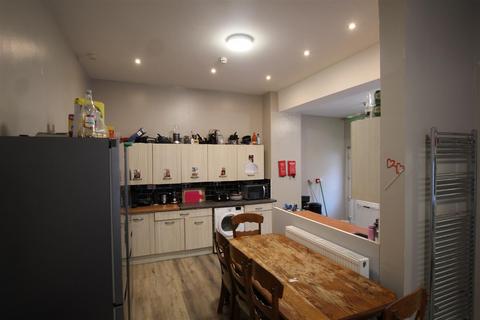 9 bedroom end of terrace house to rent, Elm Avenue, Nottingham, Nottinghamshire, NG3