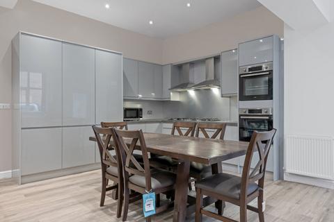 8 bedroom end of terrace house to rent, Elm Avenue, Nottingham, Nottinghamshire, NG3